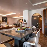 Lejlighed Akrata's Elegant Luxury *