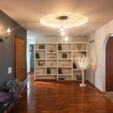 Akrata's Elegant Luxury Apartment *