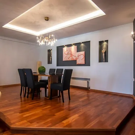 Akrata's Elegant Luxury Apartment *