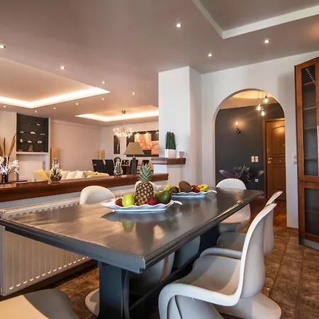 Apartment Akrata's Elegant Luxury *