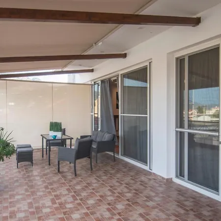 Akrata's Elegant Luxury Akráta