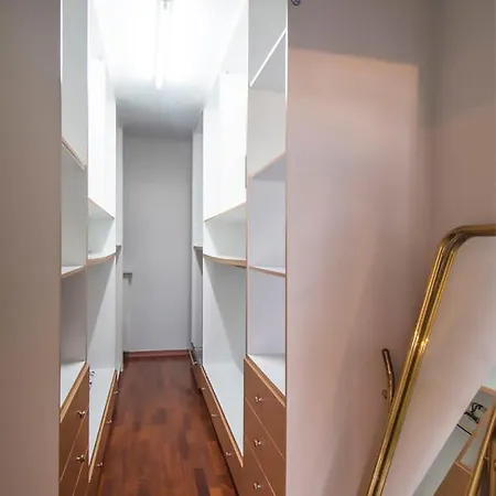 Akrata's Elegant Luxury Apartment