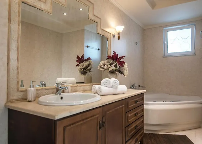 Akrata's Elegant Luxury * Akrata