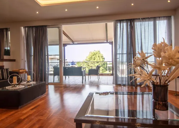 Akrata's Elegant Luxury *