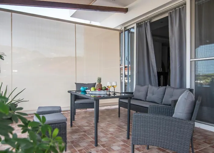 Akrata's Elegant Luxury *